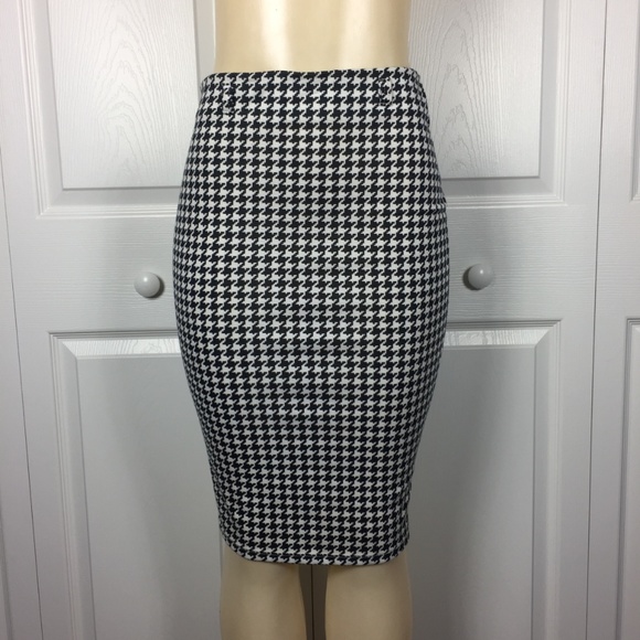 ♠️ Gingham Pencil Skirt ♠️ - Picture 2 of 6